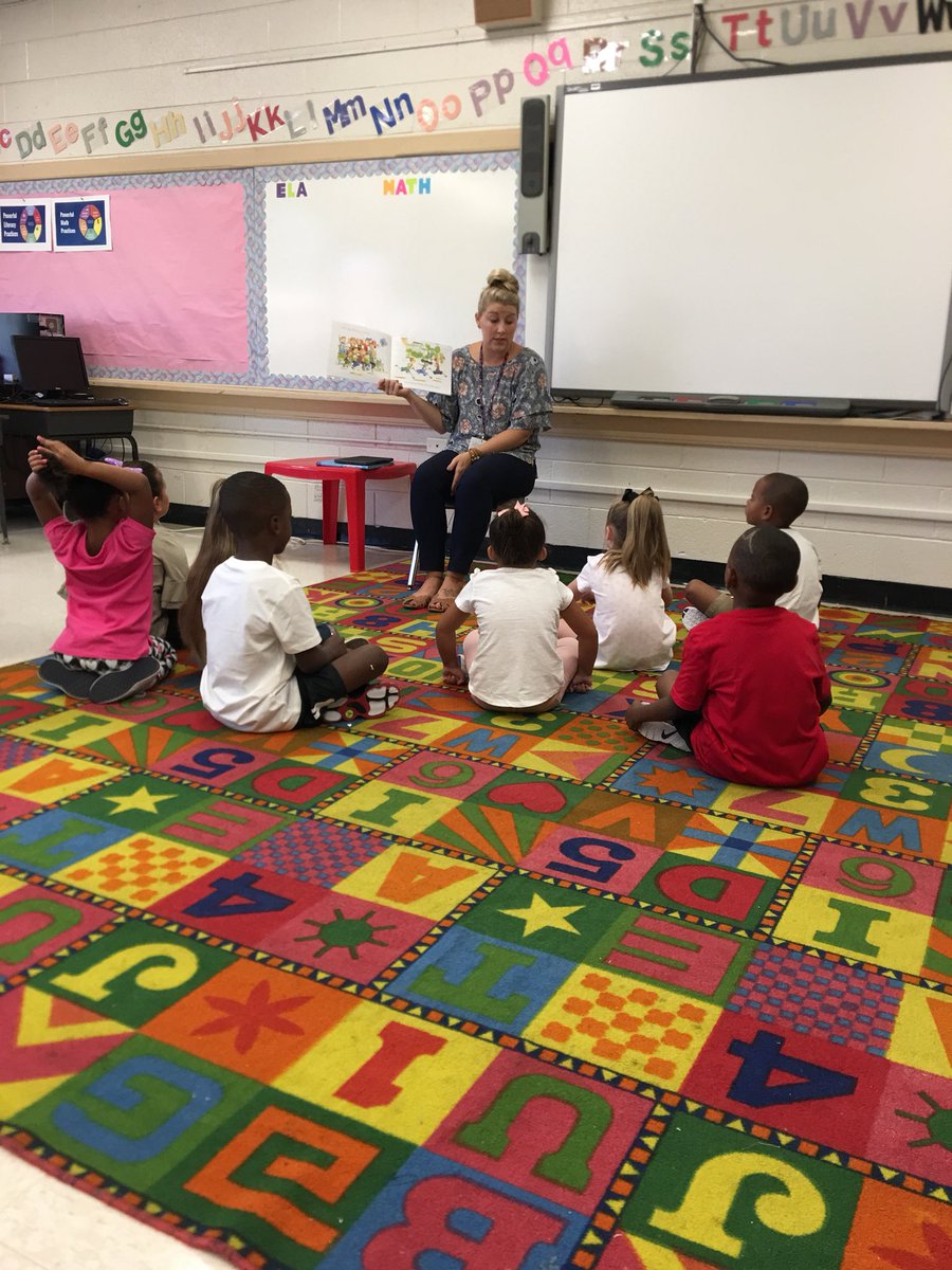 melchi's tweet photo. My favorite part of 1st day of school??? Meeting the students❤️ @weimer4life @Principal0915 @Dolphinville #AnchoredInExcellence https://t.co/Hn1xcUv2aM
