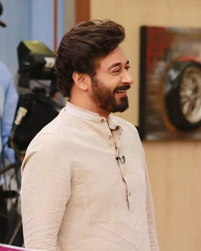 shenyfidai1's tweet photo. LOOK OF THE DAY 👌🏻😍😎
My #Coolhost very Charming and Very Attractive @faysalquraishi
Handsomeness Overloaded ki #Dukan ❤ https://t.co/S2sCMnI9pM