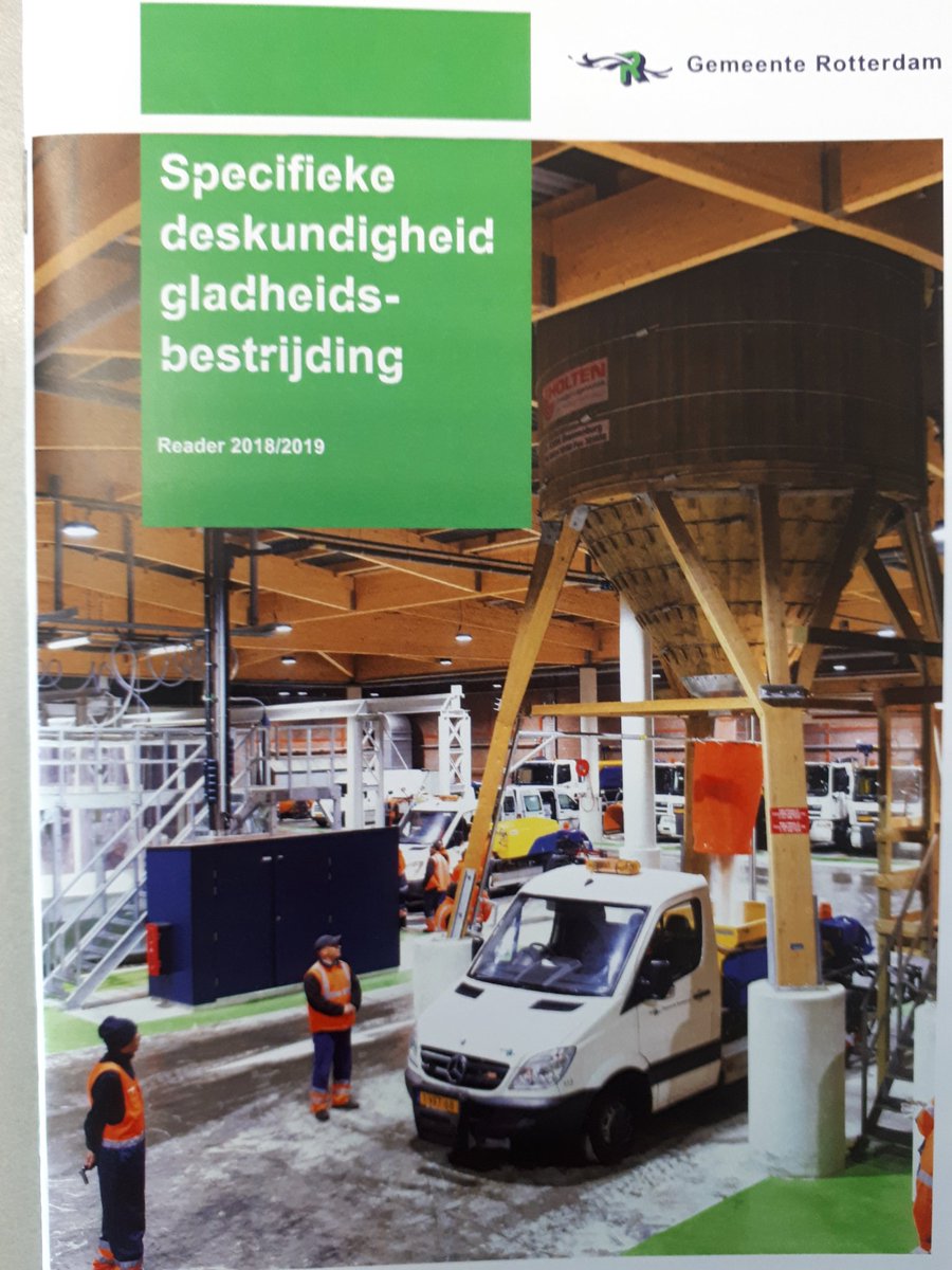 BedrschoolR's tweet photo. Vandaag de eerste training "Specifieke deskundigheid gladheidsbestrijding" volgens de #Crow richtlijn .Fantastische groep nieuwe collega's die straks #veiligisheilig  aan de slag kunnen binnen @Stadsbeheer010 #Zodoenwedat https://t.co/bIMwvaZ6vr