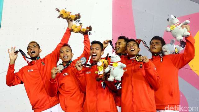 detikcom's tweet image. Panjat Tebing Estafet Putra Raih Emas detik.id/VpnwCj via @detik_foto