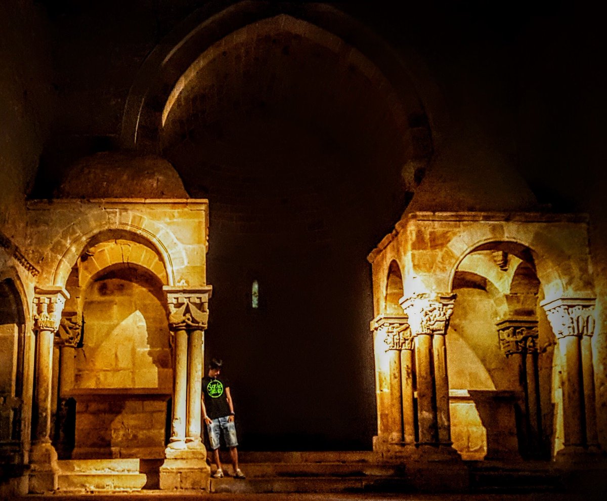 En la oscuridad se encuentran las mayores joyas
Foton de @estufon #sorianitelaimaginas #soria  #cylesvida #cyl #estaes_soria #soriaestademoda  #castillayleon #castillayleón #españa #spain #eresdesoriasi #pueblorustico #pueblosconencanto #pueblosqueenamoran #pueblosdeespaña