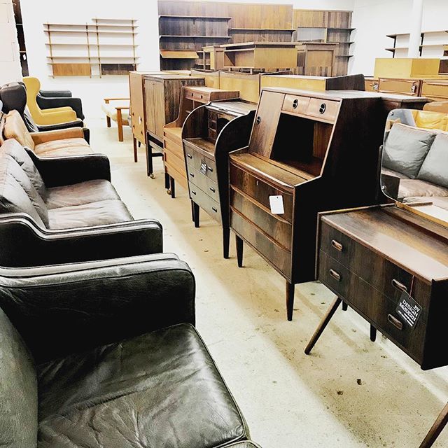 bydesignmodern's tweet photo. Leather lane.
.
.
.
.
#midcenturymodern #Socot #midcentury #denmark #vintage #danish #teak #mcm #vancouver #danishdesign #scandinaviandesign #modernist #retro #scandinavian #París #rosewood #tokyo #newyork #Manhattan #OwnTulsa #interiordesign #palmsprings #sideboard #design… https://t.co/7GbxBlVMNV