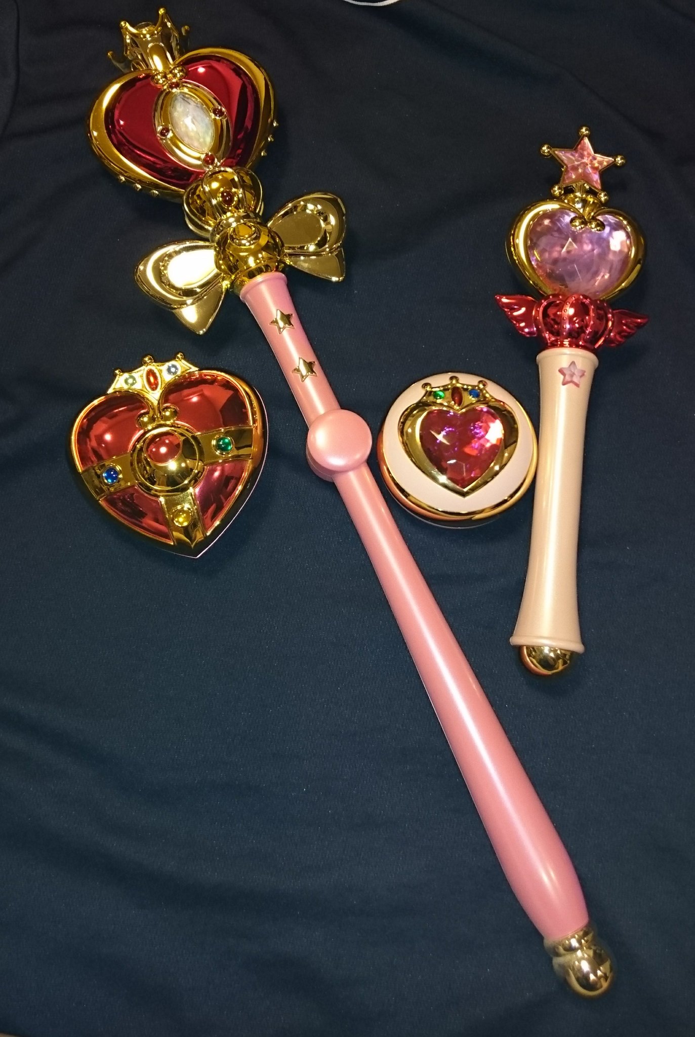 みかどん セーラームーンsの親子で揃った セーラームーン セーラーちびムーン コズミックハートコンパクト スパイラルハートムーンロッド プリズムハートコンパクト ピンクムーンスティック Proplica T Co Gv3ci1gwyk Twitter