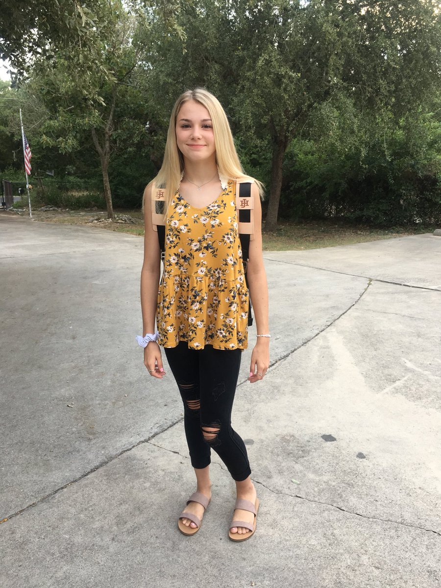 ShellyMiles's tweet image. Says Addie... “Taking a picture by myself is dumb.”  #mysisterleftmeforcollege #firstdayof8thgrade