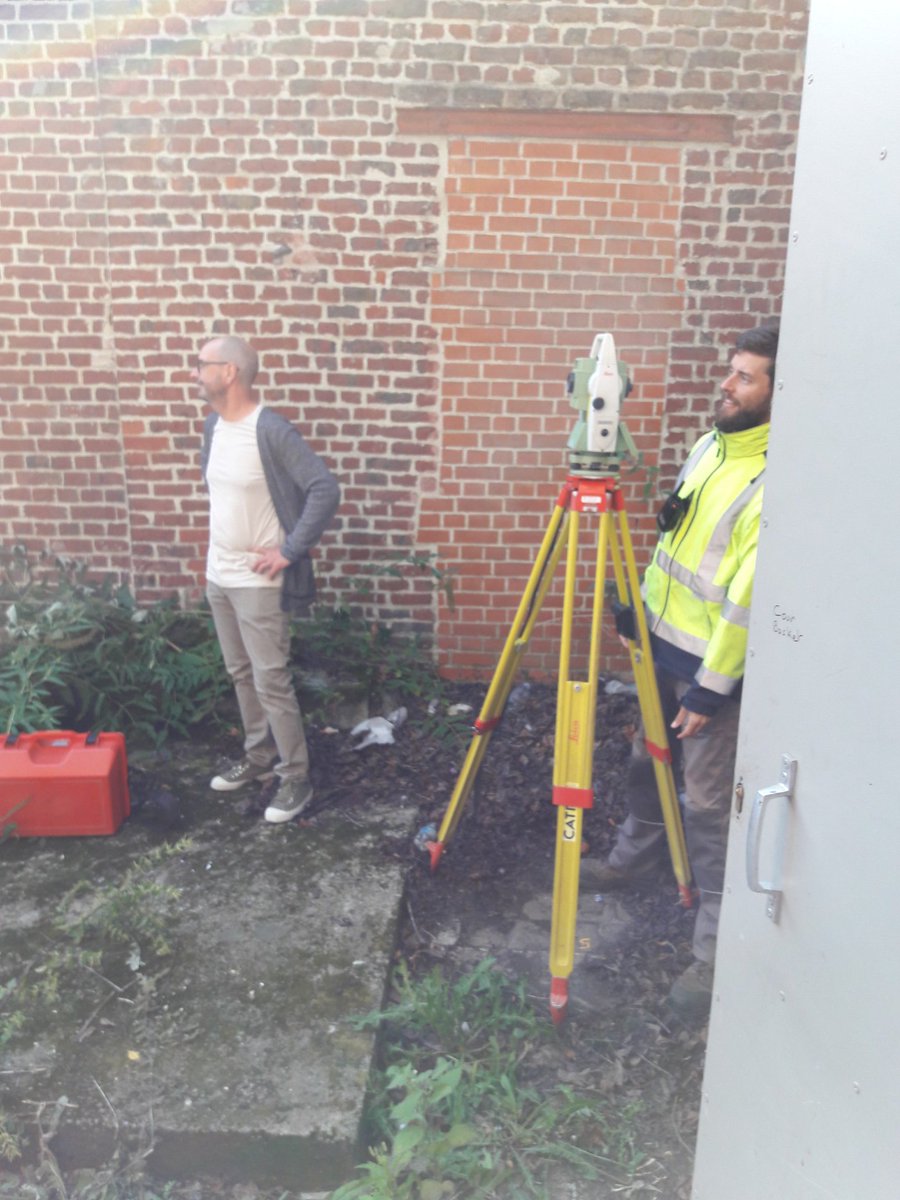 jeanderoi's tweet photo. #Culdefour #QuartiersNord 135 rue de Flandre, tournée de travaux d'été avec les espaces publics, début des prises de niveau pour la création du pôle jeunesse. Une occasion aussi d'evoquer la collaboration avec des universitaires pour la concertation sur le parc adjacent @roubaix https://t.co/pQZQRB8TKg