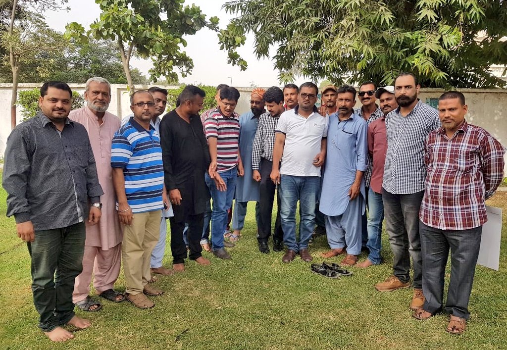 Watan_Parast47's tweet photo. پاک سرزمین لیبر فیڈریشن (پاکستان) کمیٹی کا ڈی-ایم-سی ایسٹ ڈویژن کا دورہ۔
اس موقع پر پی ٹی آئی میں شامل ہونے والے کارکنان وسیم، سہیل، غوث اور سلیم نے پی ٹی ائی سے لا تعلقی کا اظہار کرتے ہوئے واپس پی ایس پی میں شمولیت کا اعلان کیا۔
@KamalPSP @AnisAhmedPSP
#LabourFederation https://t.co/sNqwD9K9gf