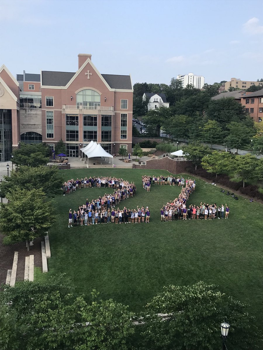 lscottrivera's tweet photo. We are thrilled you are here, #Royals2022! As you navigate Day 1 at @univofscranton, don’t hesitate to use your resources! So many people want to help you succeed and we know the transition can be a little tough! #youvegotthis #formationfun https://t.co/b8jOKRjeaW