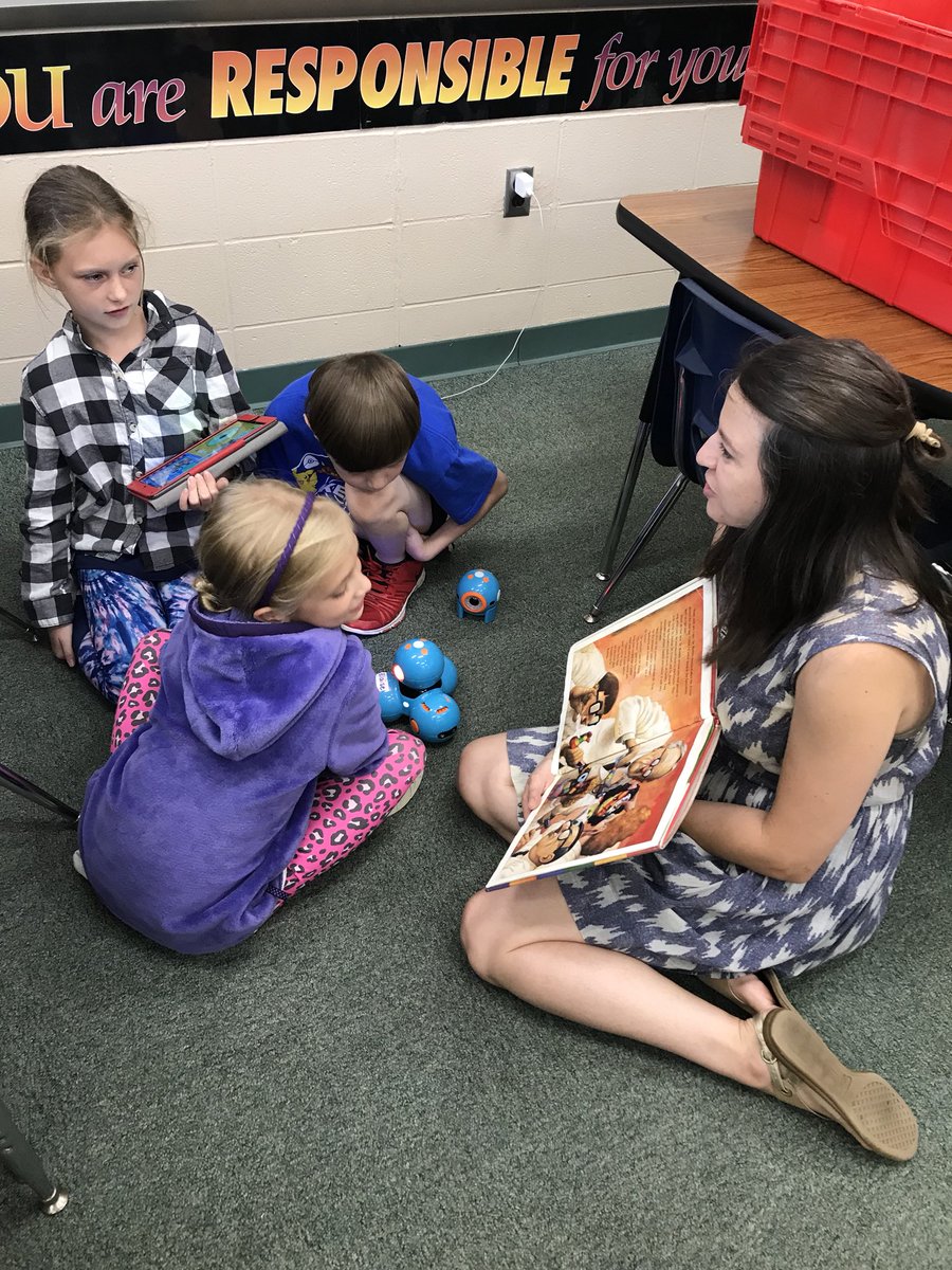 ClineElemKY's tweet photo. Students work on sequencing using Dash and Dots!   Great collaboration Mrs. DeMoss and Mrs. McGlone!  #TeamCline https://t.co/cRh59bA97T