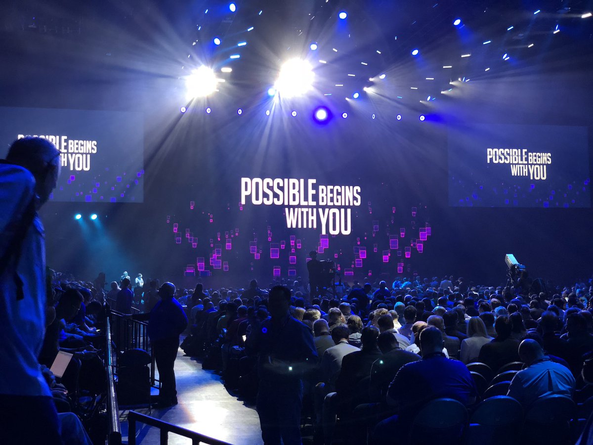 JoeyN's tweet photo. Just a bit busy. Got a couple of folks here...#VMworld2018 #vmworld https://t.co/DPHYGAOLDX