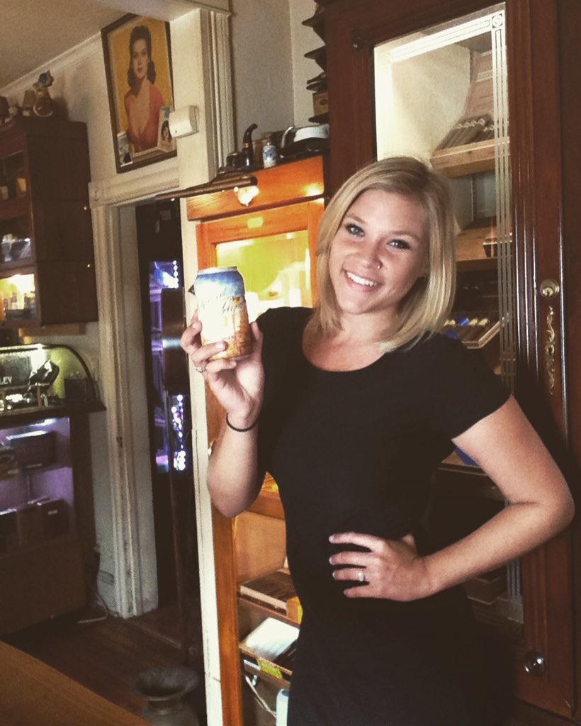 BigHouseTobacco's tweet photo. Come kick these Monday blues with your new favorite blonde @agent_em_ 💕✨🏠 #blondesandbourbon #bourbonporn #cigarporn #cigarians #sotl #botl #scranton #ipapro #craftbeer #blondeshavemorefun https://t.co/dodOxJea5F