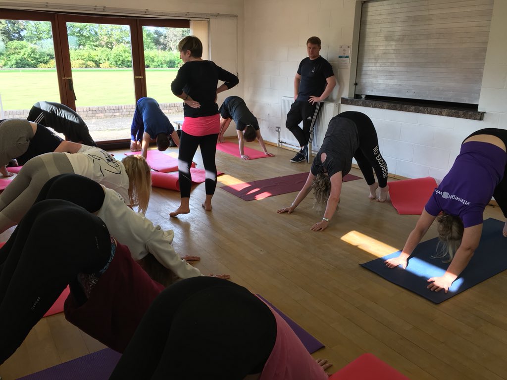 hubbylovescake's tweet photo. Day 1 of a six week block @DumfriesASC #wedoyoganotpilates #wholeworldofpain #lotsofgrunting πππͺ https://t.co/0iF5UZ8rRf