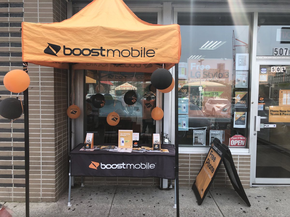 SandyKaul86's tweet photo. Table out for Monday hope for good sales today #CustomerForLife #hypersidewalk #hyperlinkusa #boostmobile #switchhappen @FoyDawn @faithhyperlink @hyperlinkusa @shawnatspg @ac3_fab_spg https://t.co/b679JU2ZSd