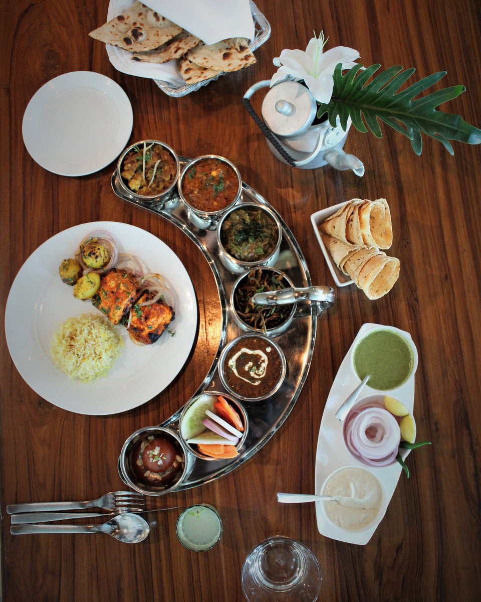 InterConMD's tweet photo. #KebabKorner is known for their authentic dining experience. The best way to kick start your lavish evening with friends and family.  #CulinaryTales #LuxuryDining #KKSampler #InterContinentalLife https://t.co/0WvPX1IaTT