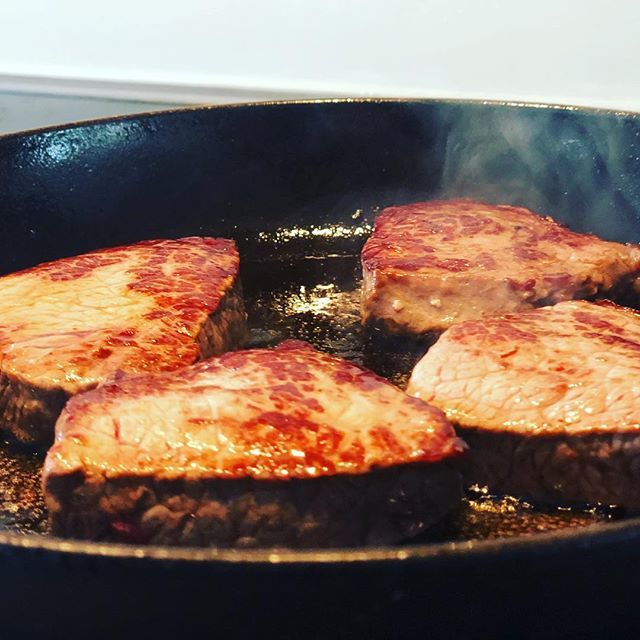 grillgeil's tweet photo. Delicious australian Steak #notgrilled #ironskillet #delicious #foodpics #bbq #grillgeil #steak #nopulledpork https://t.co/syklaP5WFO https://t.co/Ny0x8W3GgR
