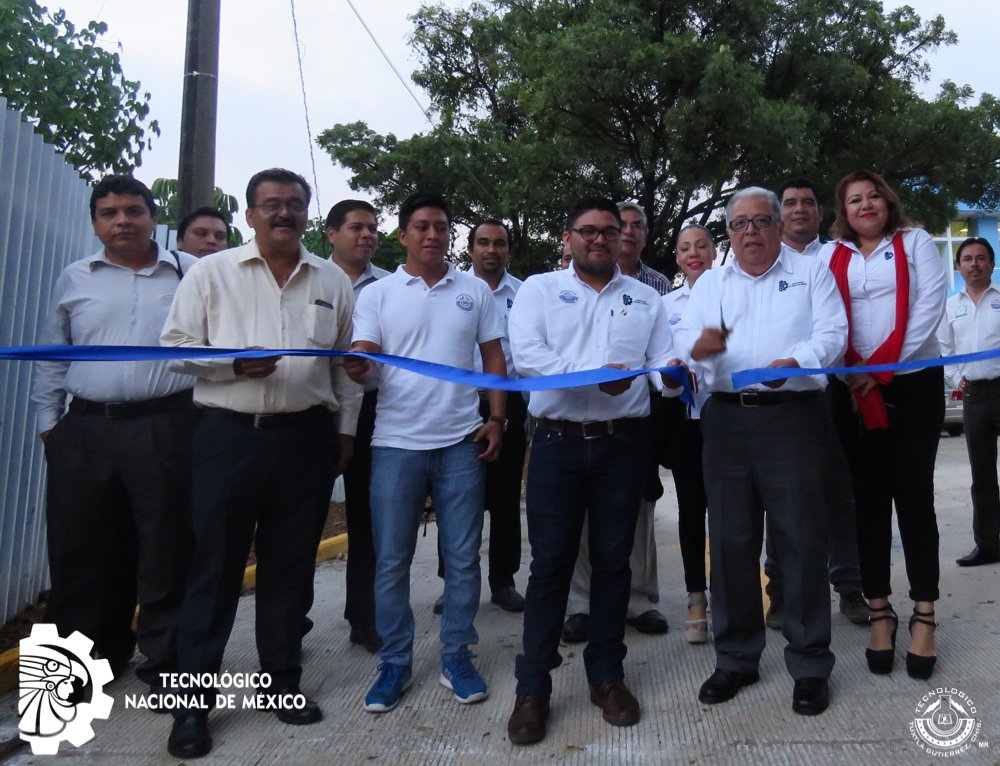 tecnmtuxtlagtz's tweet photo. La mañana de este lunes 27 de agosto se llevó a cabo la inauguración del estacionamiento de estudiantes del #TecNM Campus Tuxtla Gutiérrez, el corte del listón estuvo a cargo del M.E.H. José Luis Méndez Navarro Director del Campus.  #SomosTecNM #TecTuxtla #SomosTecTuxtla https://t.co/G8Ap7e0Dr8