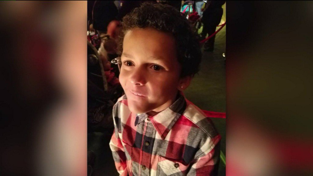 KDVR's tweet image. Mom says Denver boy killed himself after being bullied at school bit.ly/2MCqCs8