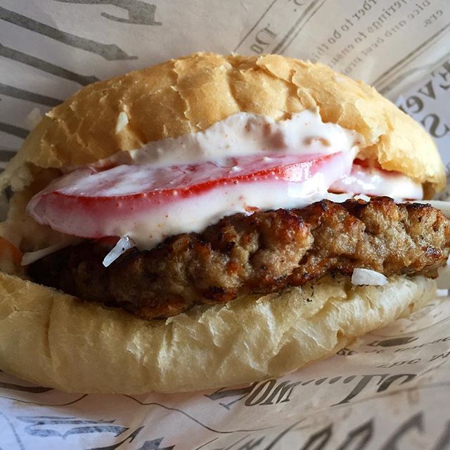 FooddRuckers's tweet photo. Old school hamburger strikes again! #🍔 #hamburger #burger #oldschool #extrasauce #beef #beefburger #foodlover #foodblogger #hamburguer #beefpatty https://t.co/9Mg9UUNLhy https://t.co/E0zUCrqj0X