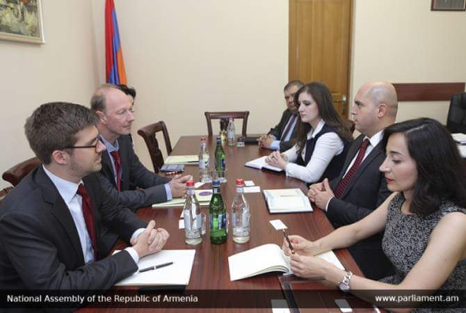 eafjd's tweet photo. German MEP @MartinSonneborn and his staff members met Chairman of the Committee on Foreign Relations of the Armenian National Assembly Armen Ashotyan.
#EAFJD president Kaspar Karampetian and EU Affairs officer Heghine Evinyan were also present at the meeting. https://t.co/sDVDCE3pLv