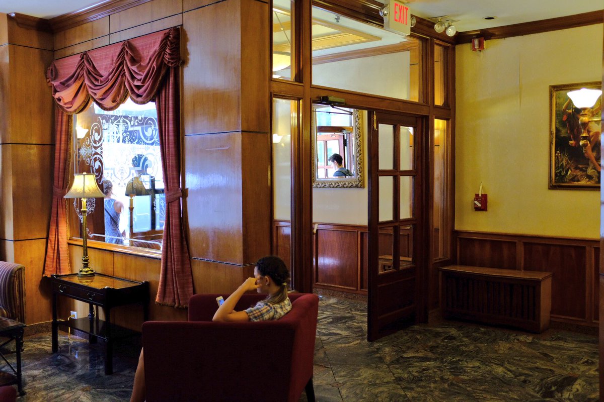 Deathbyvideo's tweet photo. Talk about a historic filming location, and you can still take a hooker there to kill (if the voices of your dead mother tell you too!) #StJamesHotel #Maniac #JoeSpinell #WilliamLustig #SecondKill https://t.co/TyDPqQYs0R