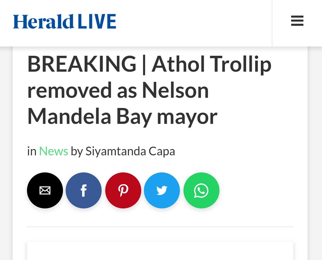 Undlunkulu_Xoli's tweet photo. EFF Runs This Country!👇 #AtholTrollip #NMBCouncil https://t.co/VbFzqScFLr