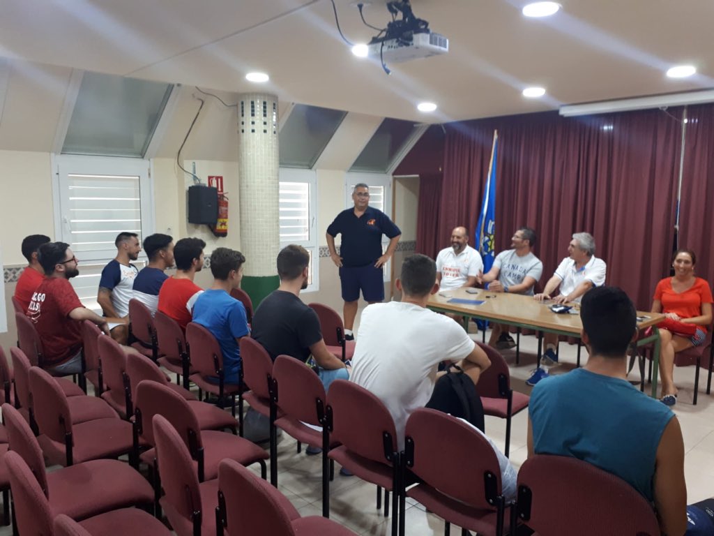 CAMESoler's tweet photo. Reunión de pretemporada con jugadores, cuerpo técnico, presidente y directiva... COMENZAMOS!!!! https://t.co/7OaM7cVgVQ