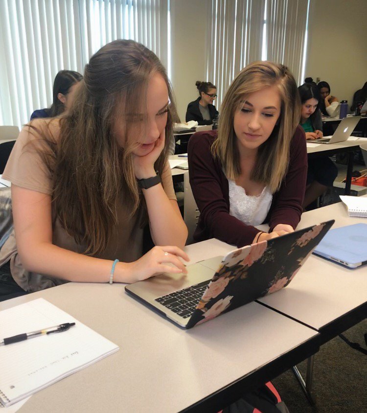 TeacherCarley's tweet photo. #TeamworkMakesTheDreamWork #wsuvedtech @WSUVEdTech1 
With @morganbeatywsu https://t.co/P0l42YyqLU