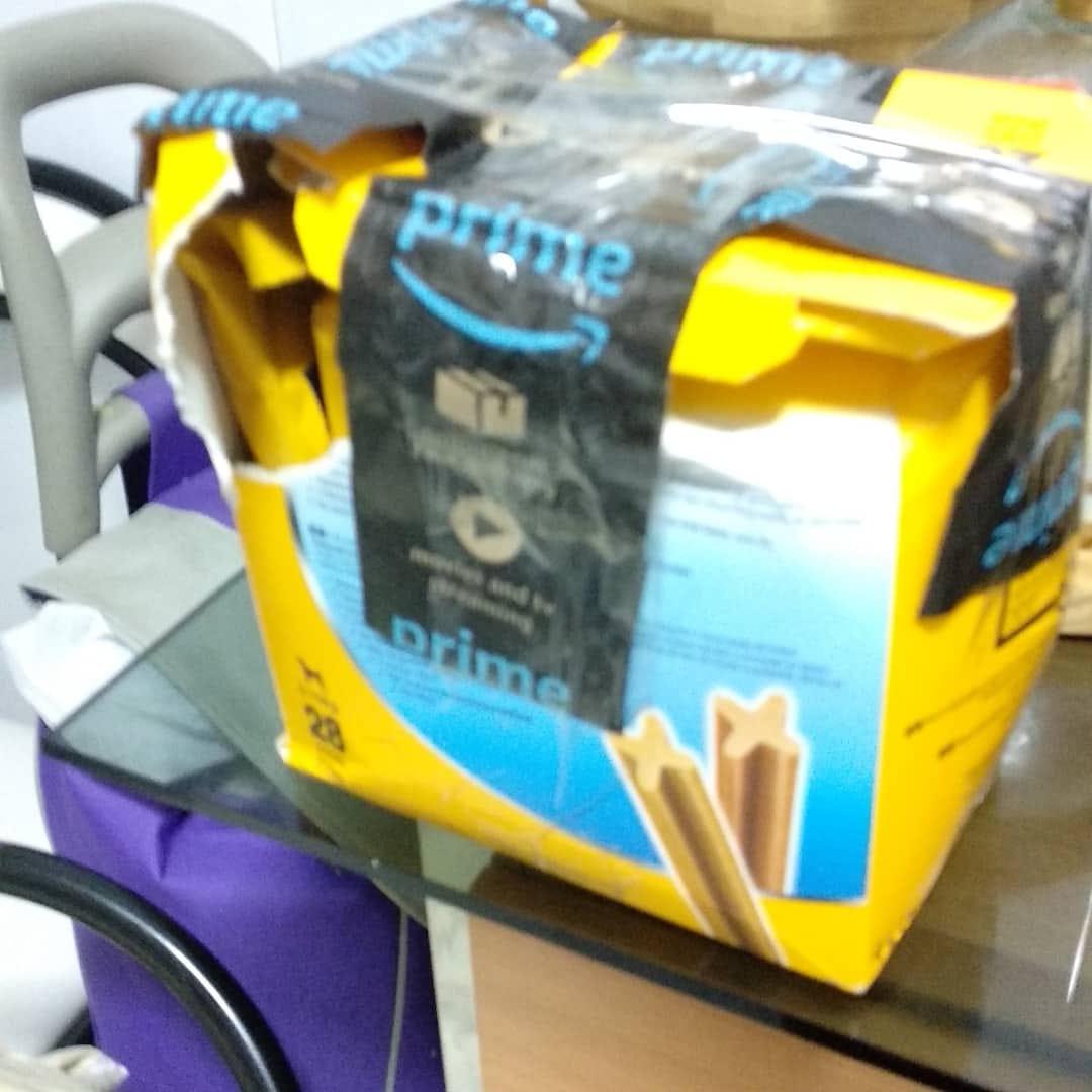teresabs15's tweet photo. Así he recibido de @AmazonESP mi pedido. Después de encargar un producto que consta de 4 paquetes, solo recibo uno de ellos. Y es la tercera vez que llamo! Tacita a tacita... Recibiré el pack de 4 finalmente? #amazonESP https://t.co/flLn6FWGMu