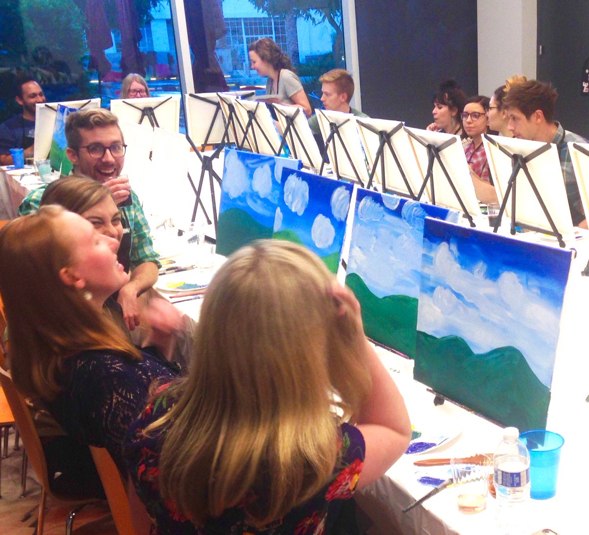 PaintSipParties's tweet photo. I love going to #Nickelodeon! I was thrilled to host another Paint ‘n Sip Party for everyone to relax, socialize, and be creative! ❤️ #paintandsip #paintnsip #paintandsipLA #mompreneur #dowhatyoulove #stressrelief #corporateteambuilding #artisforeveryone #paintparty #funatwork https://t.co/UzTM8HJuy5