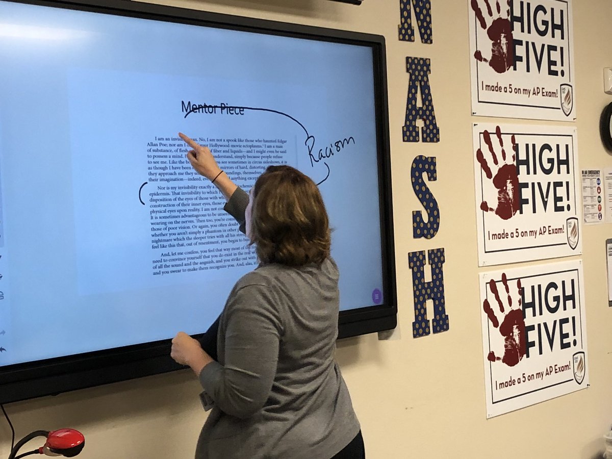 VuJuliePhD's tweet image. Ss @boswellhs make connections between the literary techniques authors use and the larger goals authors have for a text through collaboration and interactive annotation. #EMSela #teachermodeling @Kylenenashlit