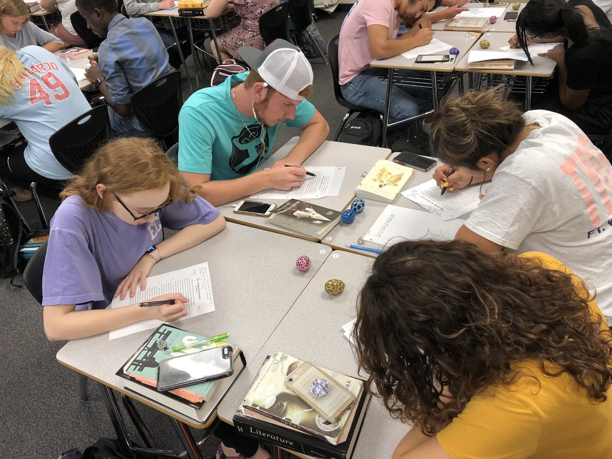 VuJuliePhD's tweet image. Ss @boswellhs make connections between the literary techniques authors use and the larger goals authors have for a text through collaboration and interactive annotation. #EMSela #teachermodeling @Kylenenashlit