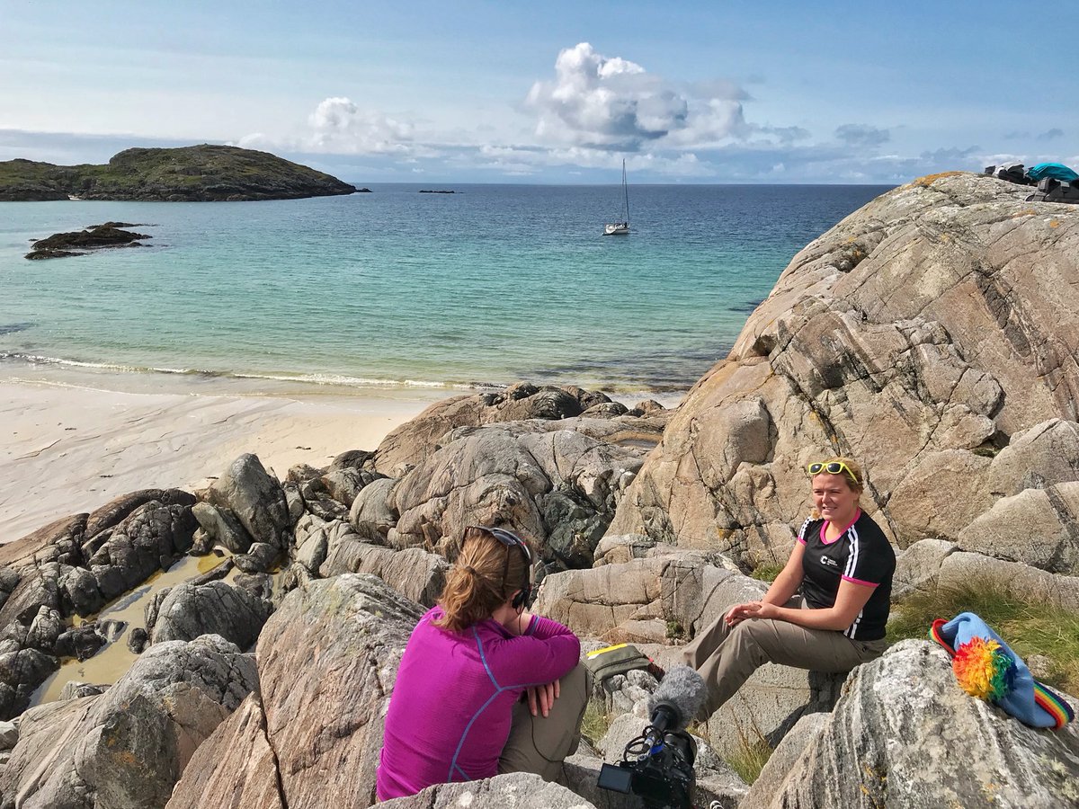 Shtacy_Phillips's tweet photo. Today we filmed on a beautiful beach with our glorious boat Alcuin in the background.
#sailbritain #sailingthroughtime @sailbritain @EleniWood @AnnaBirdian https://t.co/ofE2C8GoyR
