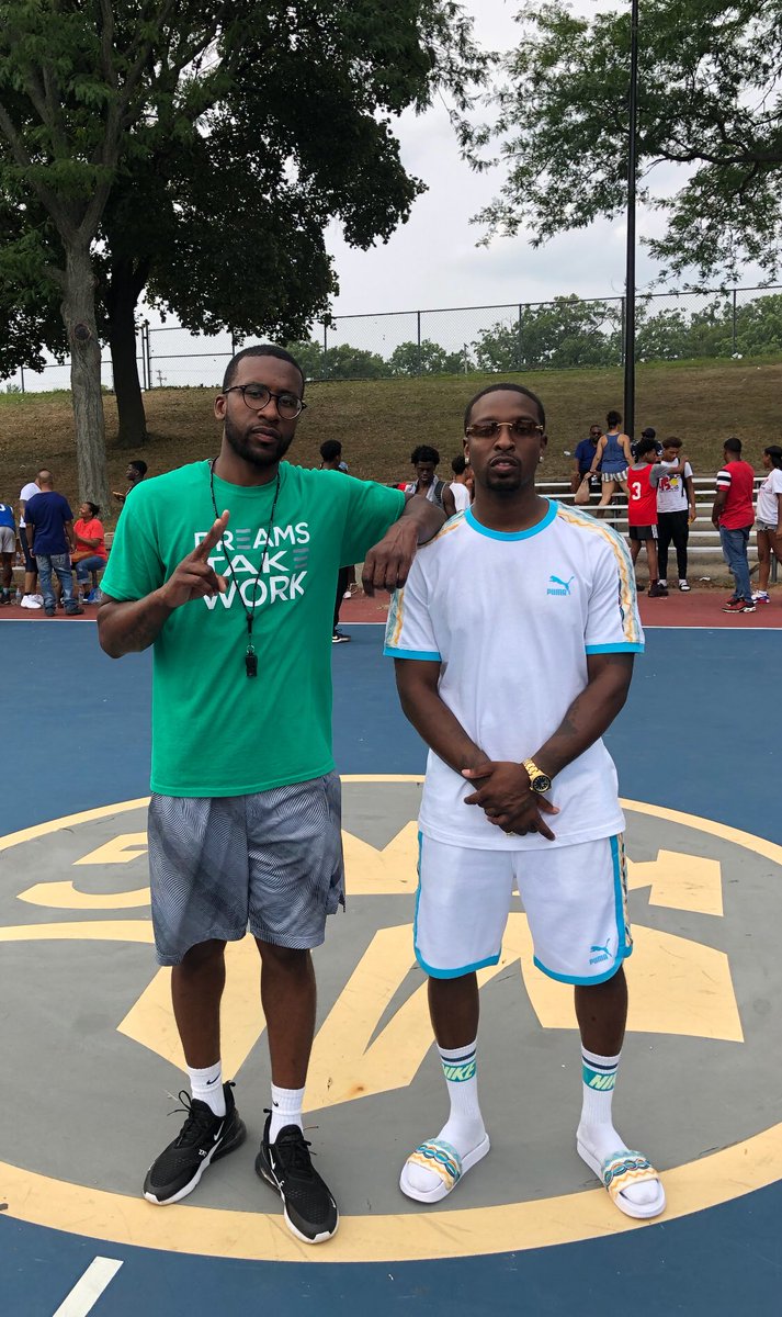 UTSEliteSports's tweet photo. If we continue to do GOD’s Work, He’ll continue to Bless us #GodSpeed #Year2WrappedUp
Brothers/Business Partners ✊🏾
#DirectorsOnly
#OwnersOnly
#ChangeTheCultureInWestMichigan
#MakeYourPassionYourProfession
#DreamsTakeWork
#UTSElite
#TheSameUmbrella☂️ https://t.co/kaNQDq75RQ