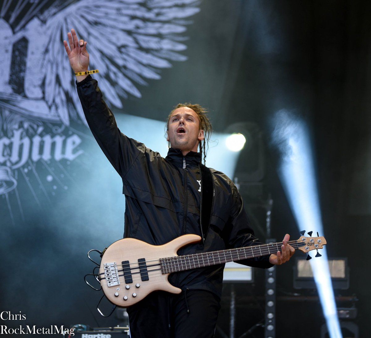 breedmachineoff's tweet photo. #breedmachine #frenchmetal #metal #neodeathcore #deathcore #live #stage #tour #decepticons #tattoo #tatouage #ink #inked #fest #wayoflife #singer #crowd #picoftheday #light #bass #drum #guitar #dread #locks #wayoflife #cort #public #bagarre #album #discographie https://t.co/UYDad9FrGi