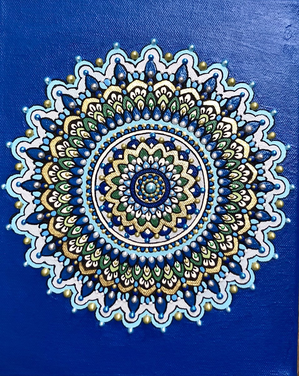 amyphillipsart's tweet photo. Love the resonance of this #deepblue mandala, a commission for a beautiful lady who deserves some #selfcompassion #mandala #bromley #artist #beckenham #goldleaf https://t.co/0O4uQy8eKl