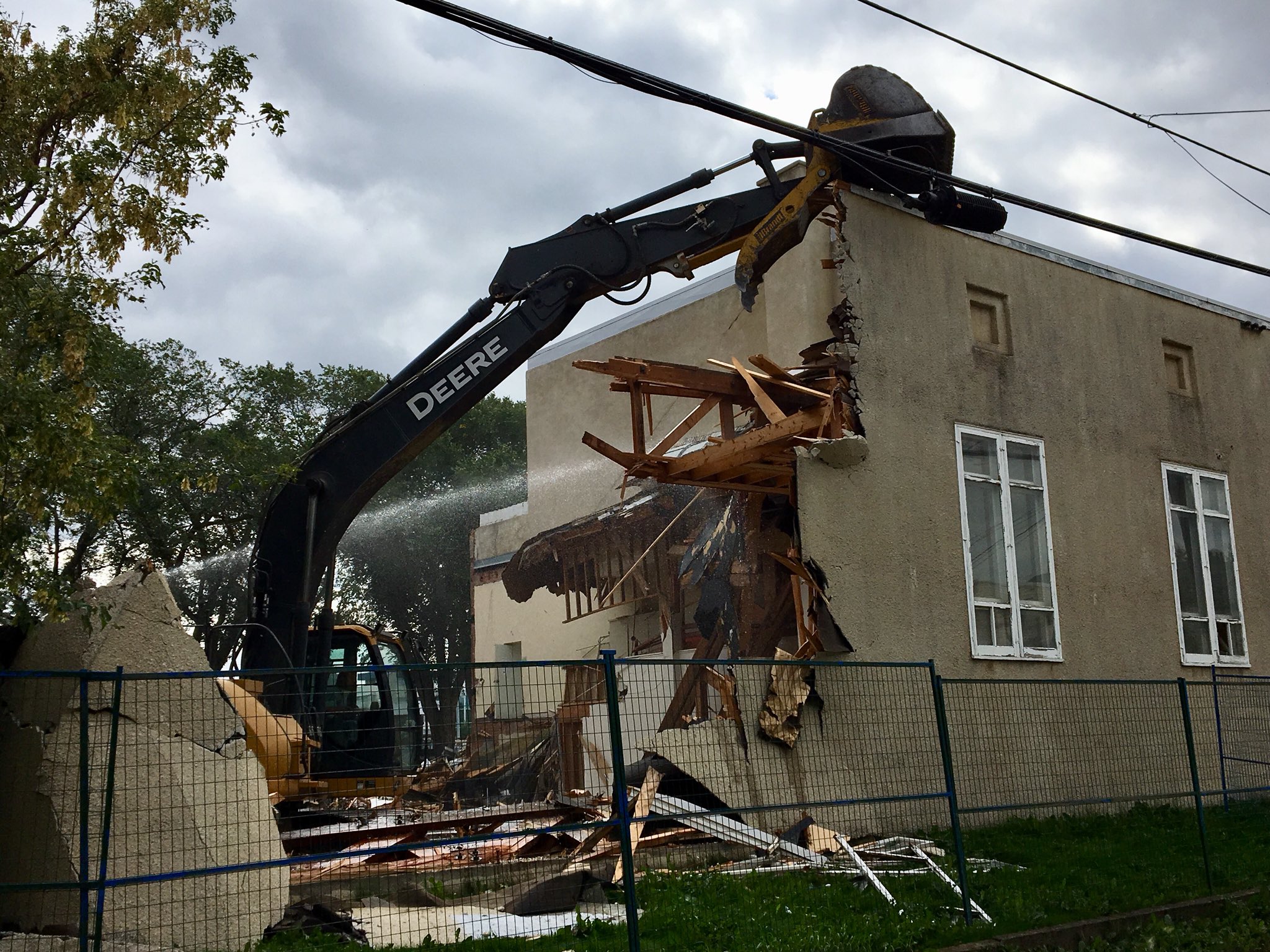 Dlo2ob6U8AEgoLh.jpg:large