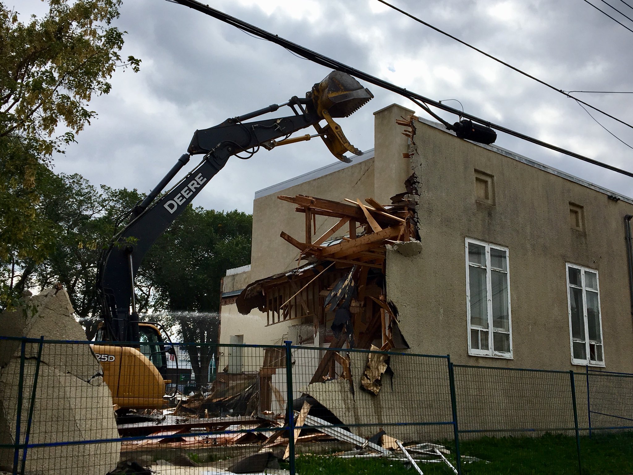 Dlo2ocAUcAEZrEk.jpg:large