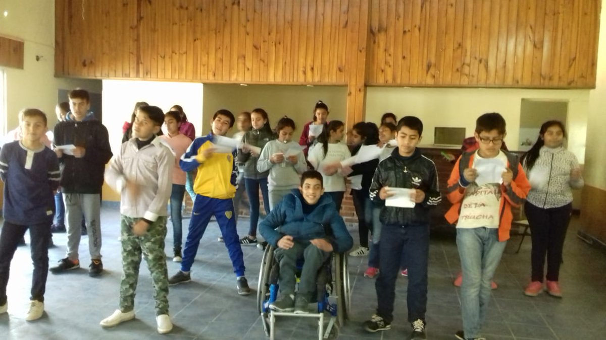 Pablo94866072's tweet photo. Descubriendo talentos! Números alusivos para día del maestro articulando con la mmcc y tallerista. Escuela Antartida Argentina N °4510 -Las Lajitas  #LaEscuelaSaleDelAulaSalta @aniberruezo @fguillesaavedra https://t.co/luWgqKu6xA