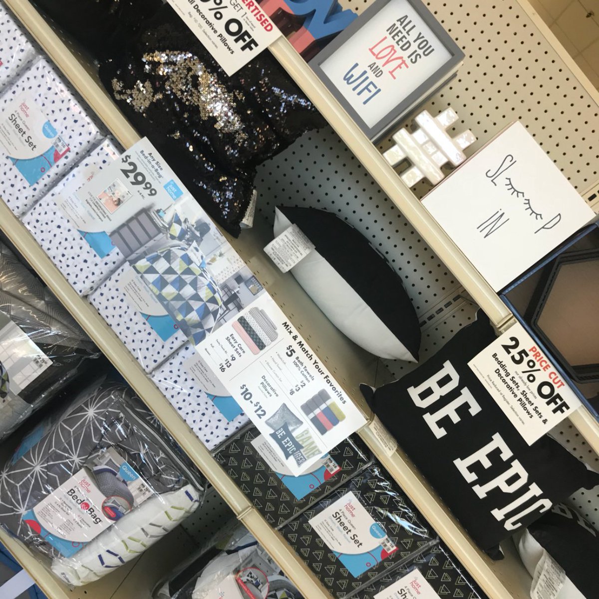 Ararus13's tweet photo. Super cute things!! @influenster @BigLots #BigLotsCampusLiving #Influenster #Contest https://t.co/TmikBWZxkF