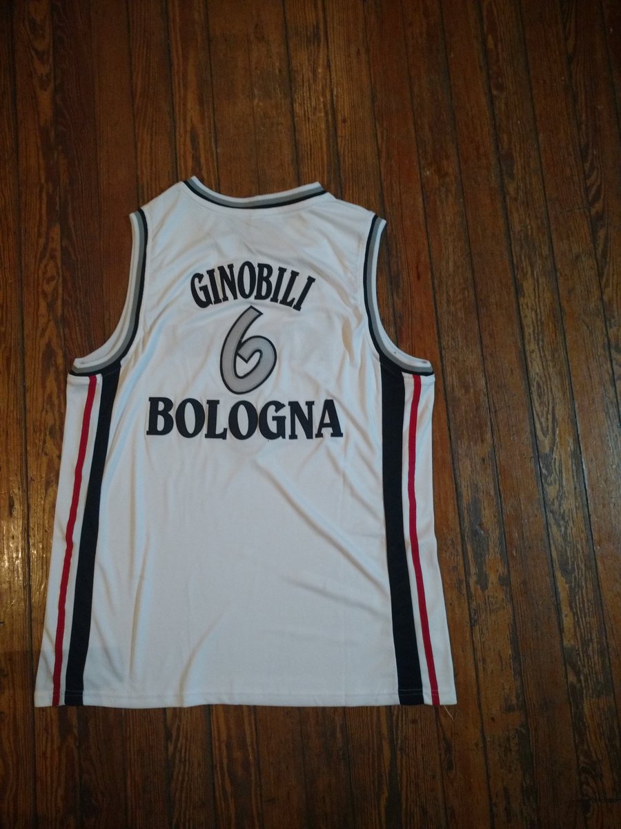 crossoverxnba's tweet image. SORTEO | En honor a Manu Ginobili, vamos a sortear esta reliquia: la 6 de Manu en el Kinder Bologna. 

Para participar, dale RT y suscribite a nuestro canal de YouTube.

youtube.com/c/CROSSOVEROK

El ganador será anunciado el 6/9. ¡Mucha suerte para todos!