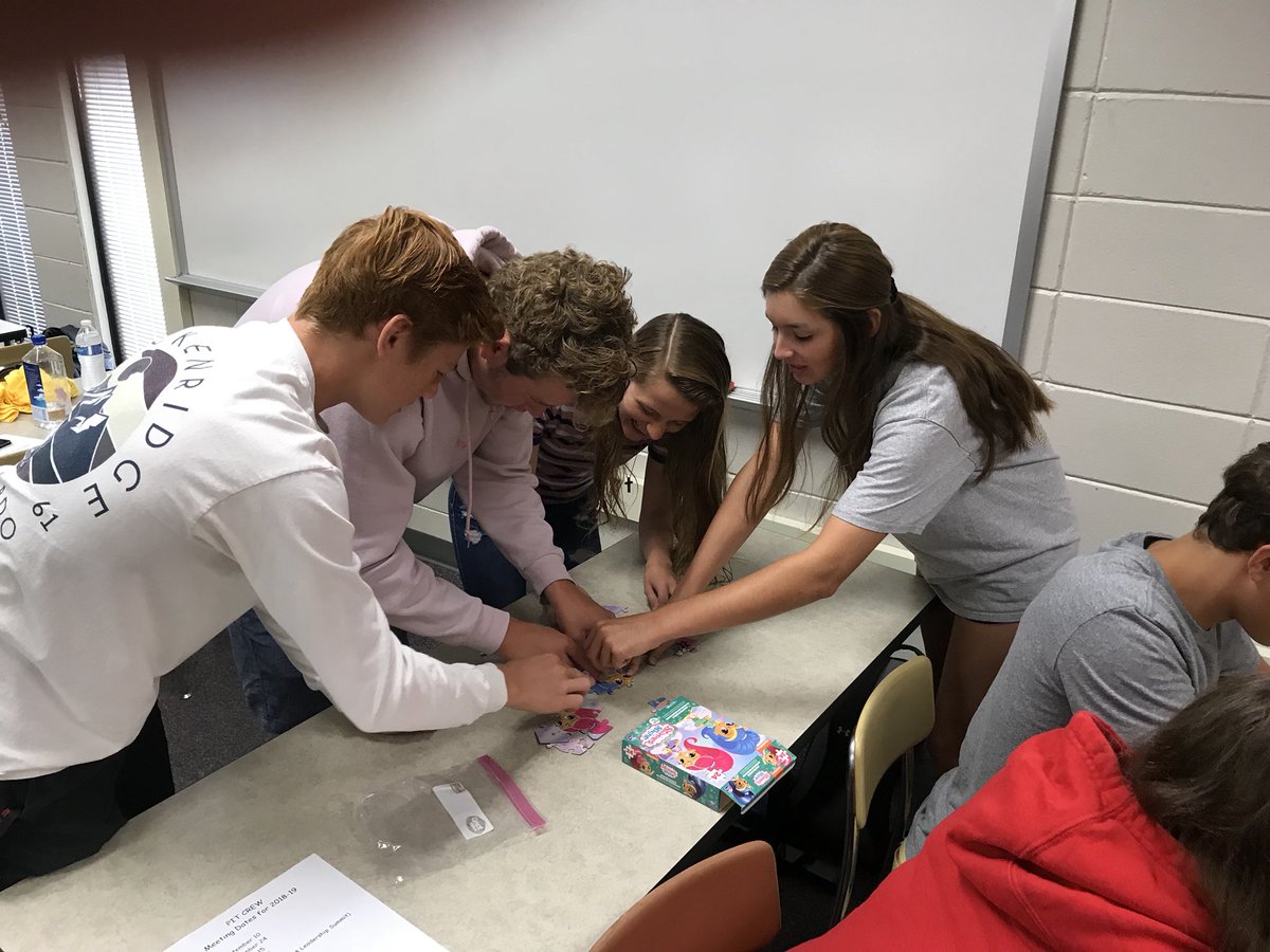 MSHSactivities's tweet image. The PUZZLE Activity was a blast this mornig with our PIT CREW Student Leadership Group. #BuildingLeaders #ControlWhatUCanControl #teamwork @PITCreator