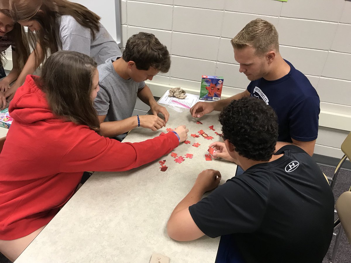 MSHSactivities's tweet image. The PUZZLE Activity was a blast this mornig with our PIT CREW Student Leadership Group. #BuildingLeaders #ControlWhatUCanControl #teamwork @PITCreator