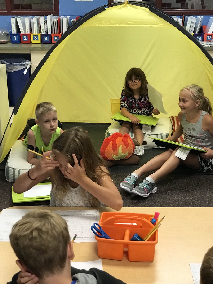 TCU_Lonsdale's tweet image. Welcome back TCU Lonsdale students and families!  In order to #lead, we first build #relationships! Thanks for a great day and for being #proactive!