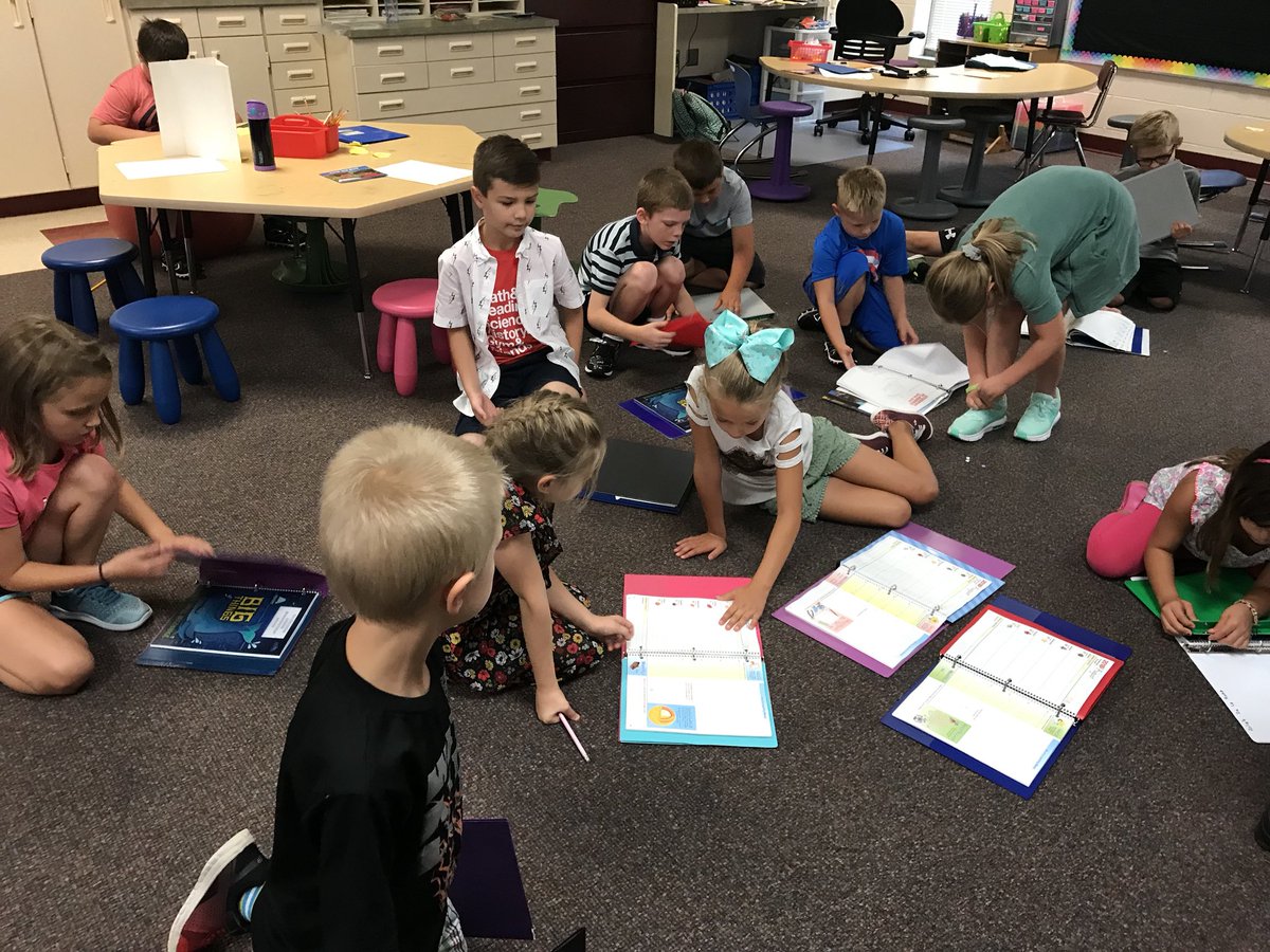 TCU_Lonsdale's tweet image. Welcome back TCU Lonsdale students and families!  In order to #lead, we first build #relationships! Thanks for a great day and for being #proactive!