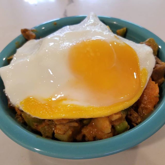 Billie_Badger's tweet photo. Veggie Curry &amp; Rice ft. One Egg. This shit hits hard. #veggielife #healthyasfuck #deliciousasfuck https://t.co/MAhcp3ZF06 https://t.co/UNivTApYAg