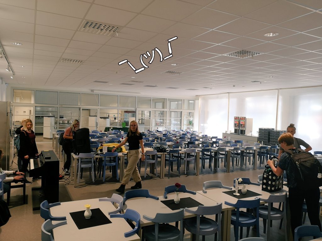 damkoren's tweet photo. Matsalen, aka dagens replokal bjöd på relativt bra akustik trots de många ljuddämpande takplattorna och de nu få damkorister som troget påbörjade den här terminen.
Repet får ändå en 9/10 tack vare  allas fina kämpaglöd, tålamod och det medelmåttiga fikat! :)) https://t.co/AHxU2sgP1i
