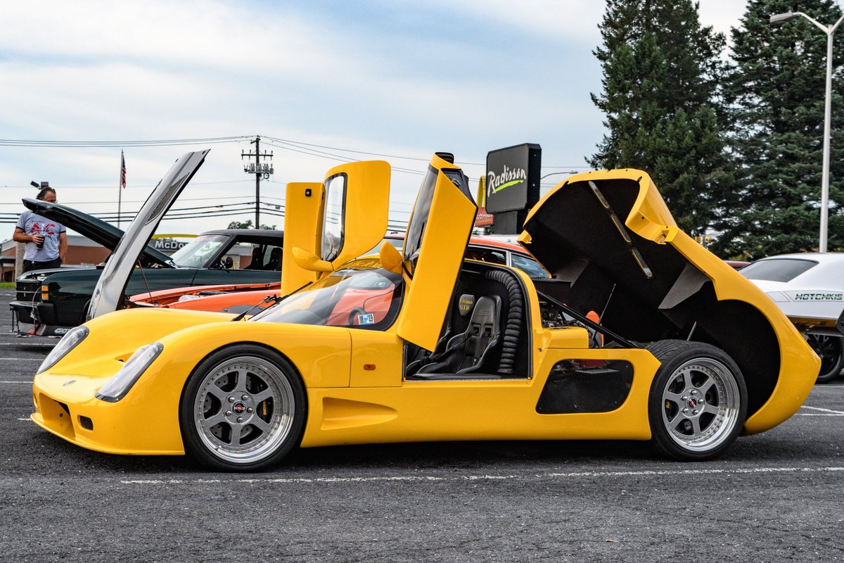 RadissonHbg's tweet photo. Live life at full throttle!! We held a "Racing Cars and Coffee" event this past wkd in our parking lot. It was a roaring success and the weather was perfection. We're hoping to do another one in the near future, so stay tuned for more details. #CarEnthusiasts #PureOctane https://t.co/pdz3oHZd7s