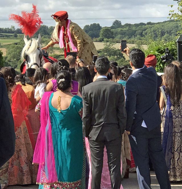 LadywoodEstate's tweet photo. The Groom arriving this weekend at Ladywood #groom #stallion #colours #weddingcelebrations #traditionalwedding #asianweddings #weddingguests #summerwedding2018 #weddinginspo #ladywoodestateweddings #largeweddingvenue #rutland #leicestershire #tw https://t.co/p6UZE4Z0Xw https://t.co/SiV5L9h50m