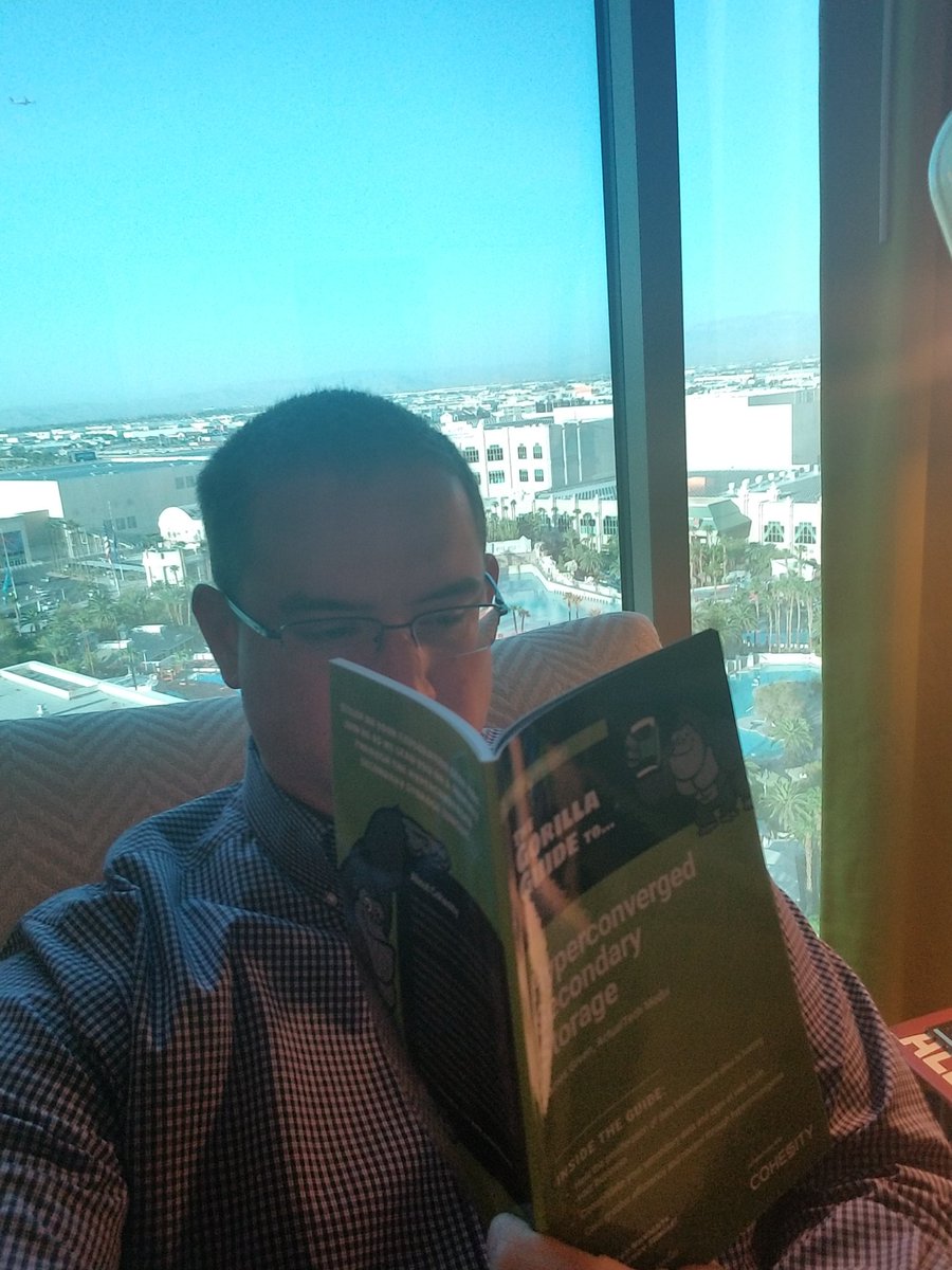wsfowler17's tweet image. Checking out the #gorillaguide I picked up yesterday at #VMworld2018 before heading to today&apos;s sessions...