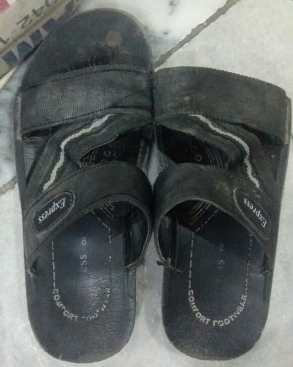PyarayAfzal's tweet photo. Tenu laa dewa jooti 40 lakh di jay tu daway gii seeny laa k 😂👠👡 https://t.co/ROqYZfSptC
