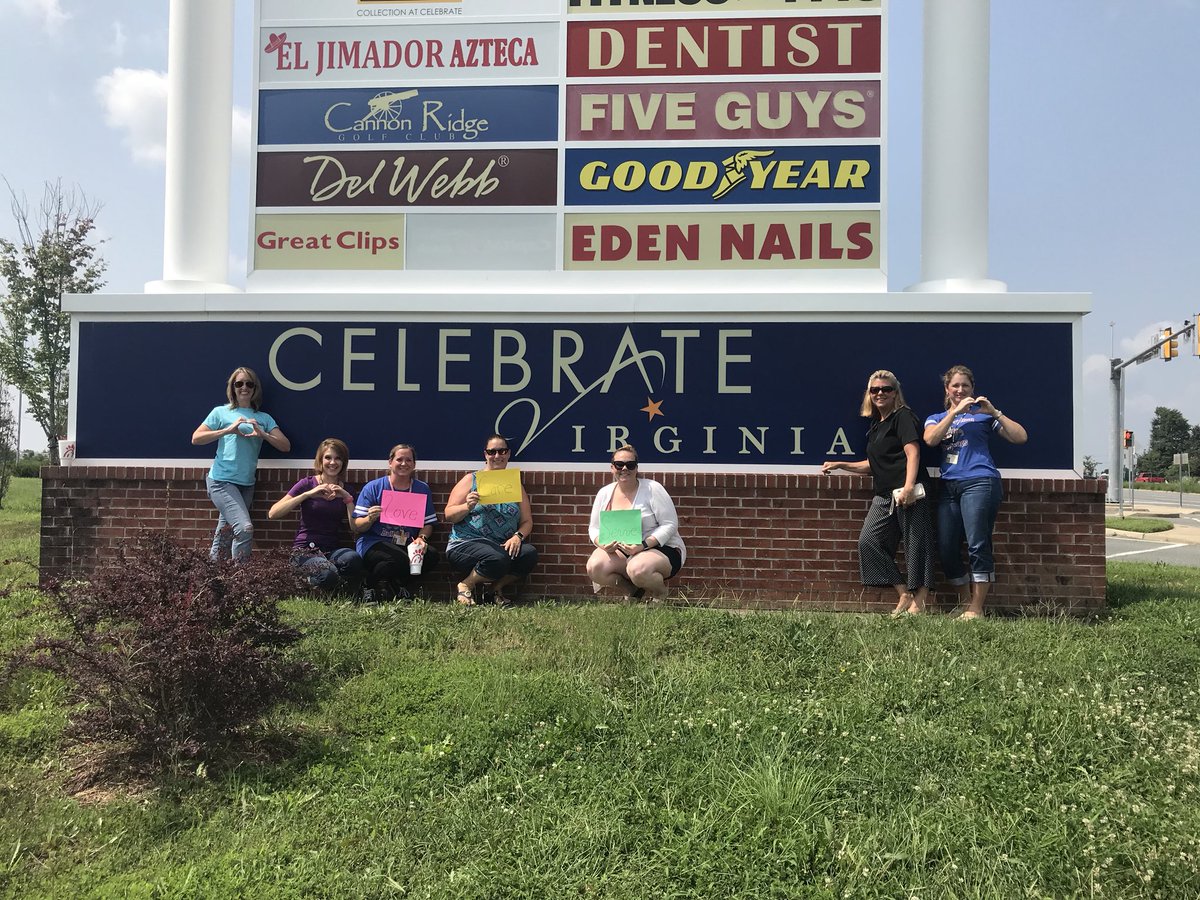 KellySt53292590's tweet photo. Celebrating LOVE, CARE, SERVE. #rr_bulldogs https://t.co/70bUXoDror